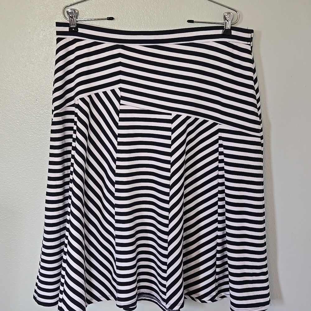 Relativity | Black And White Striped Midi Skirt Size Large